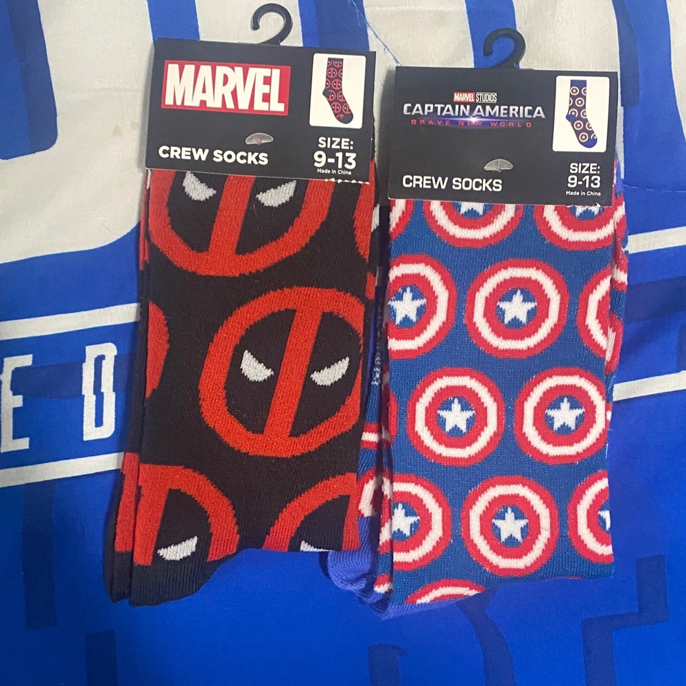 Marvel Deadpool and Captain America Crew Socks - Red, Blue, Black